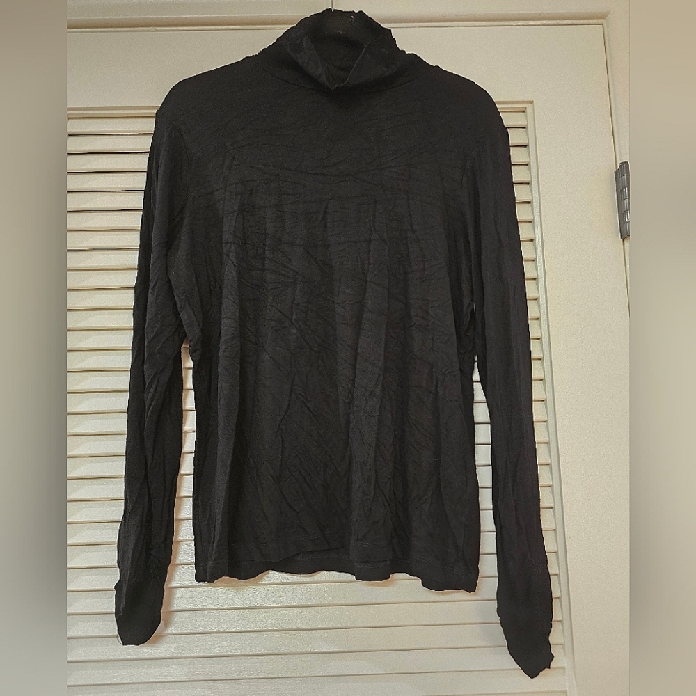 Chico's - Black Soft Stretch Turtleneck Longsleeve Top W Runched Sleeve Detail